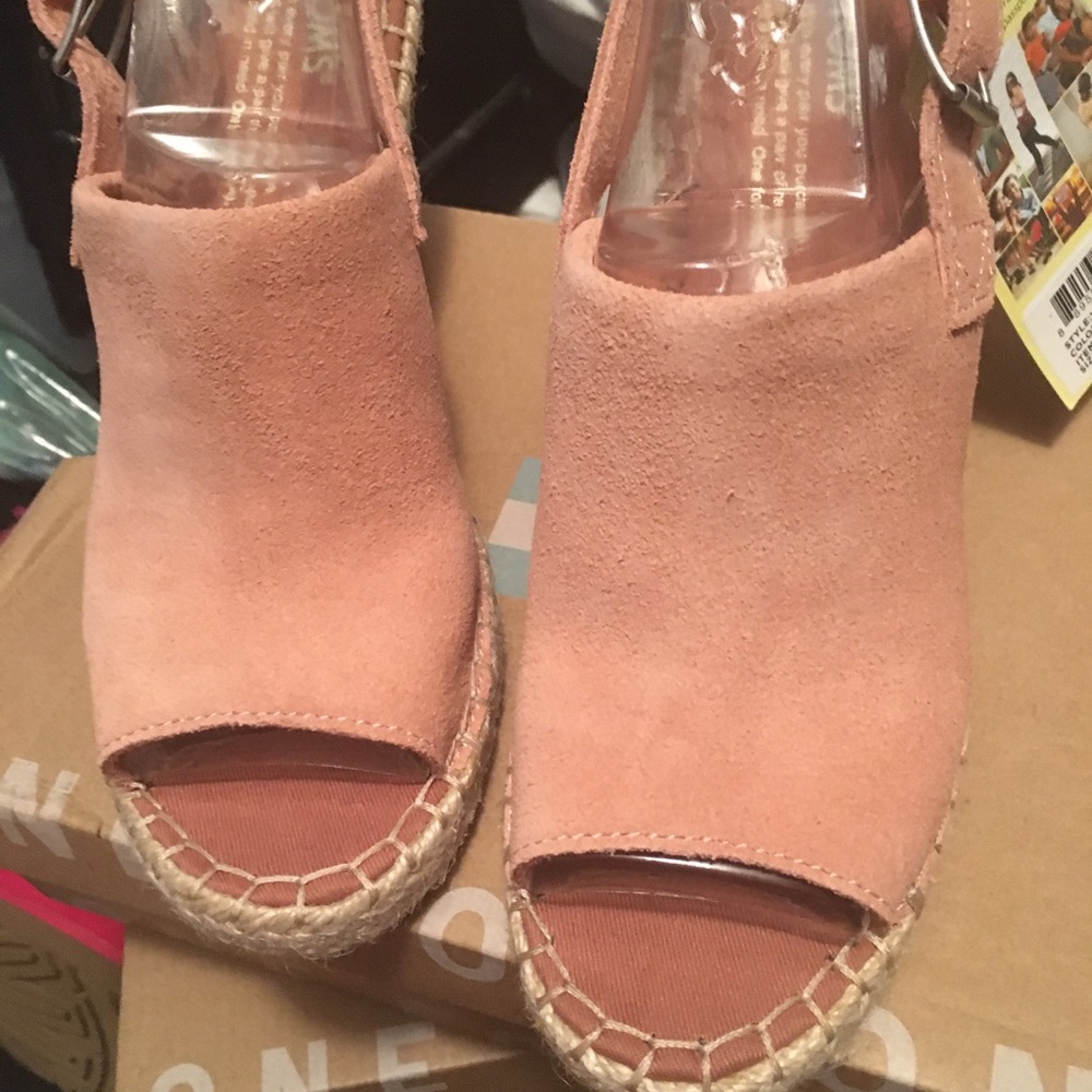 Toms wedges new
